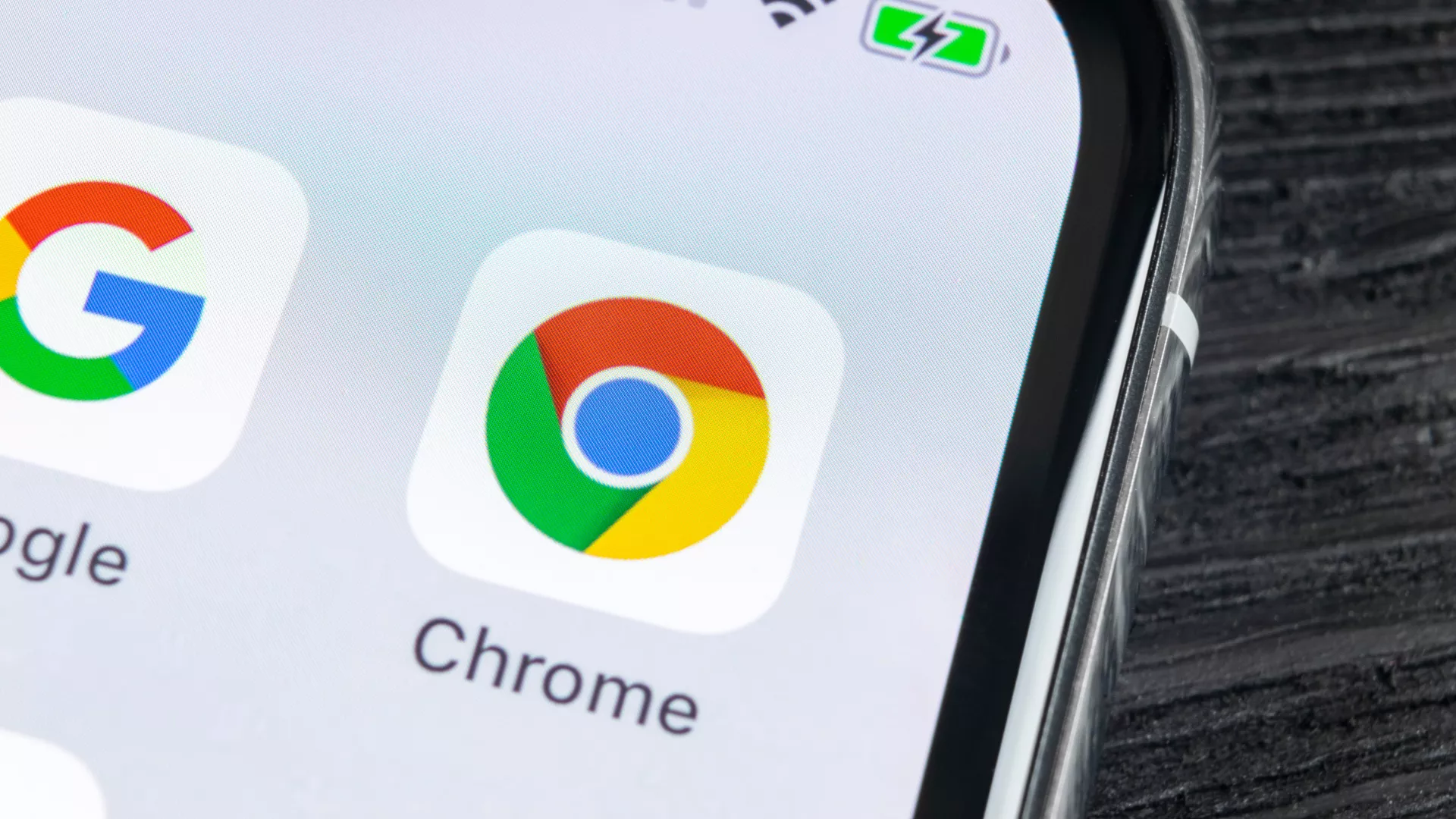 Comparison Of Safari And Google Chrome On An Iphone Screen