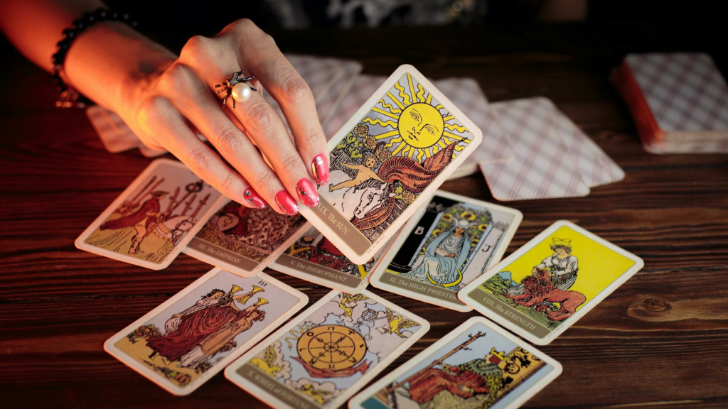 Horoscopes Vs Tarot Cards, Which One Is More Accurate? 3 Horoscopes Vs Tarot Cards, Which One Is More Accurate? 2