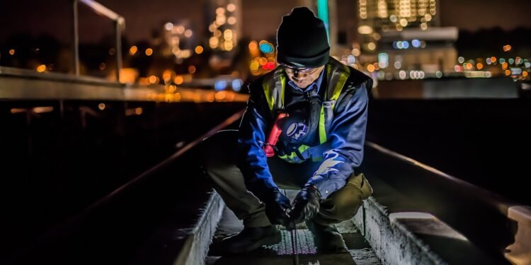 9 Safety Tips For Employees Working At Night Outside