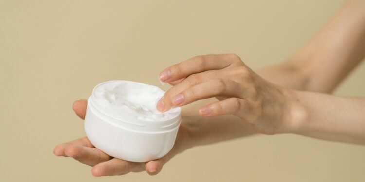 The power of choosing the best Vitamin C moisturizer