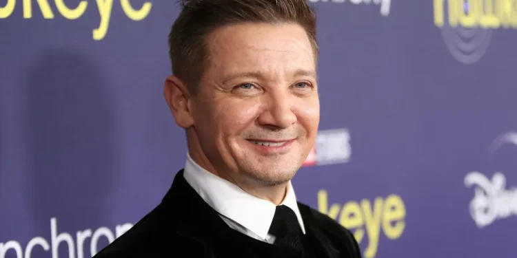 What Jeremy Renner Eats While On Set - Exclusive