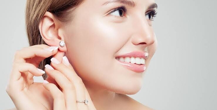 Be The Center Of Attention: Flaunt Your Beauty With Glamorous Diamond Earrings