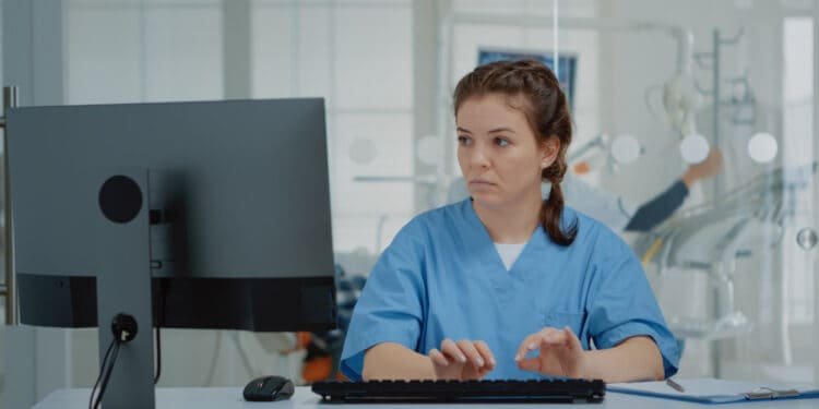 How To Find And Apply For Clinic Nurse Jobs In The Digital Age