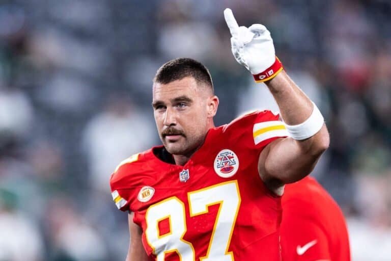 travis kelce salary
