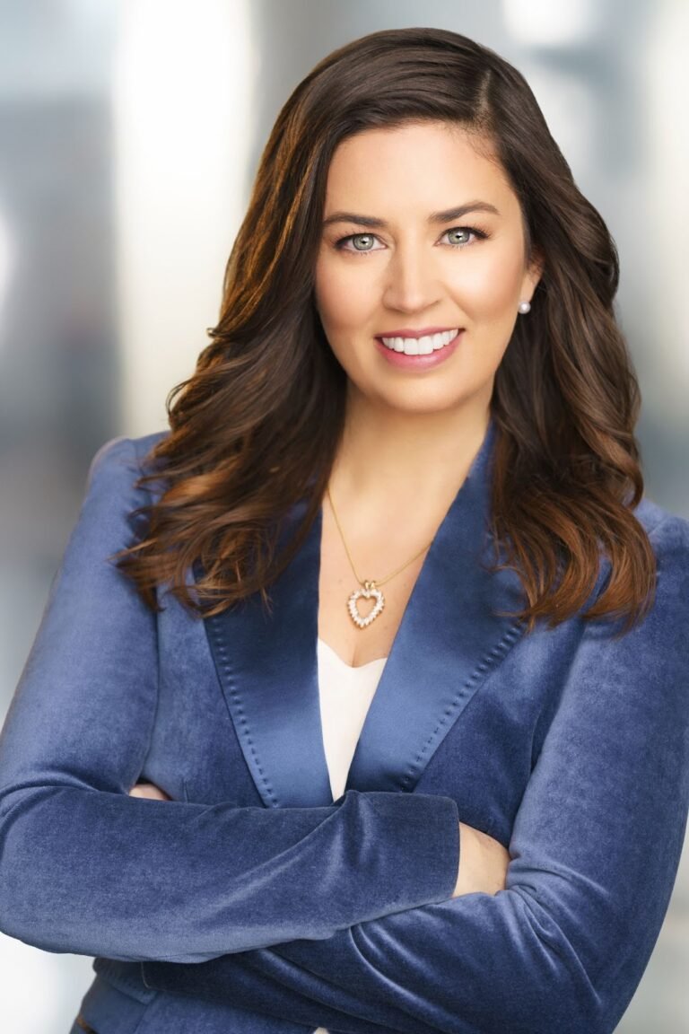 Building Confidence with Therapy Animals for Kids: Kinder Ready Elizabeth Fraley's Insights