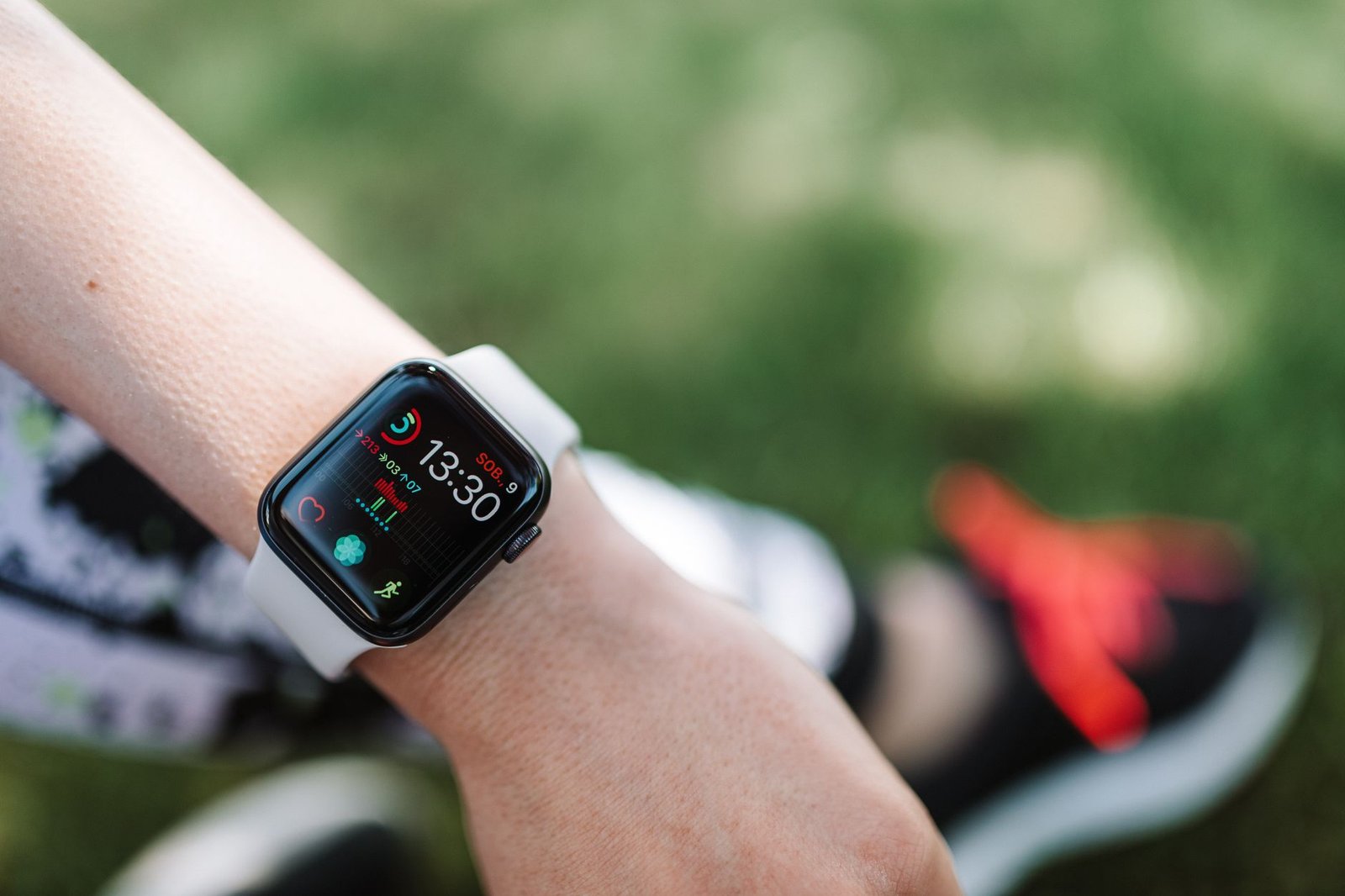 Close-up of an Apple Watch showing new 2026 heart health and vitals tracking metrics.