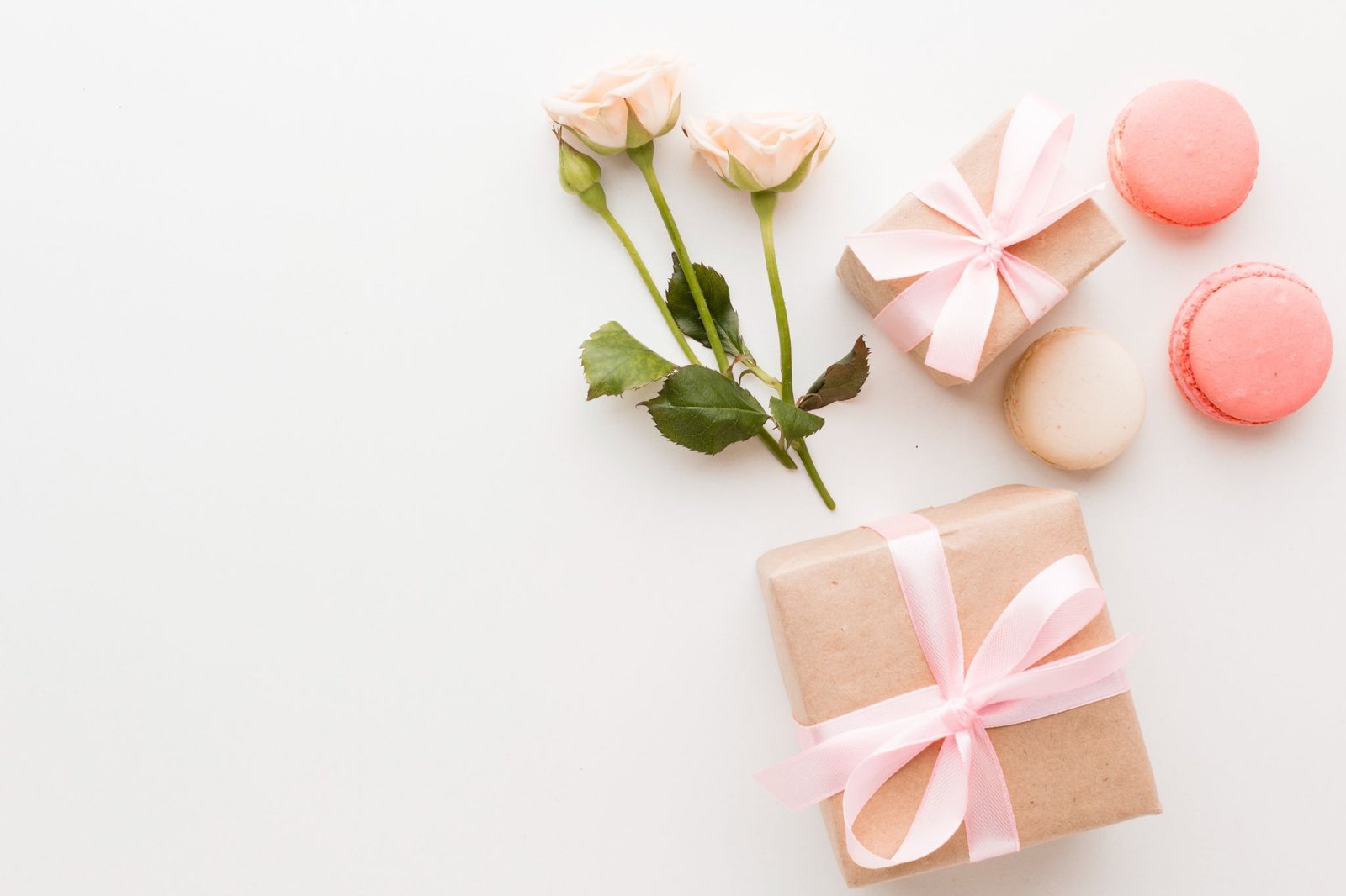 Which Gifts Are Most Suitable for a Newlywed Couple